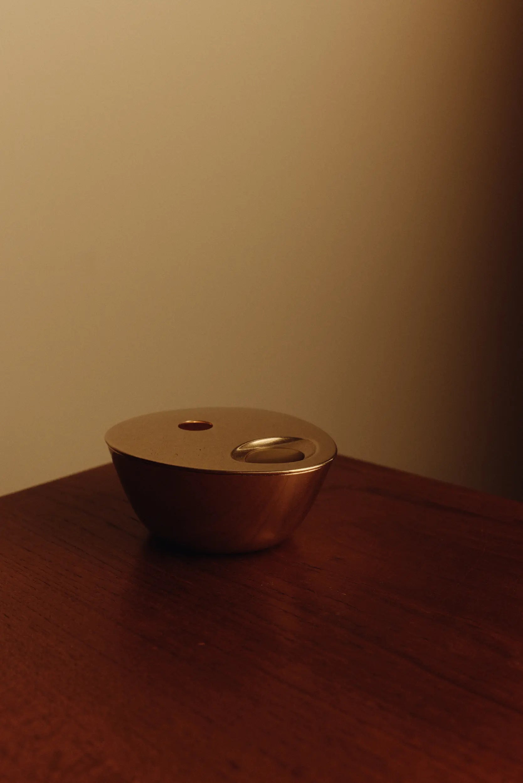 Aesop Oil Burner – studio HENRY WILSON Aesop Oil Burner – studio HENRY WILSON