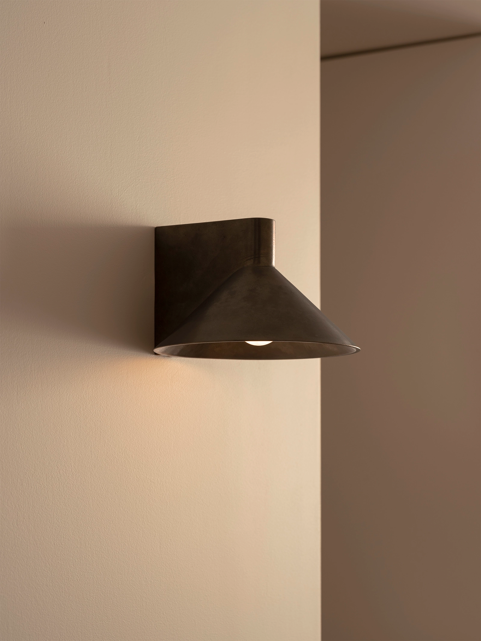 Henry Wilson Conical Wall Light - Thumbnail 4